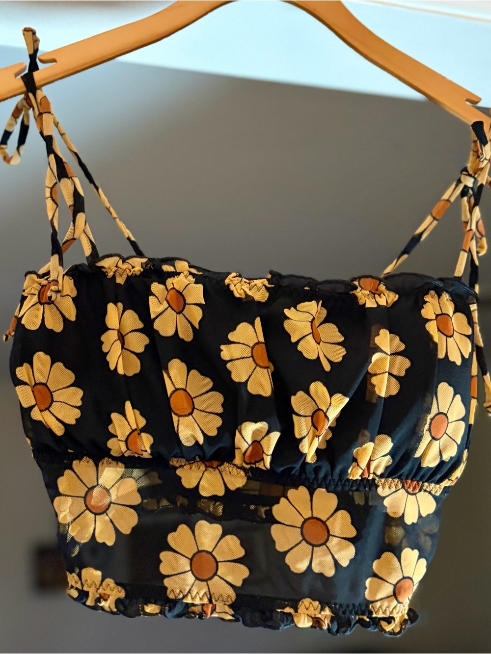 Gilly Hicks Black Floral Smocked Daisy Crop Top small